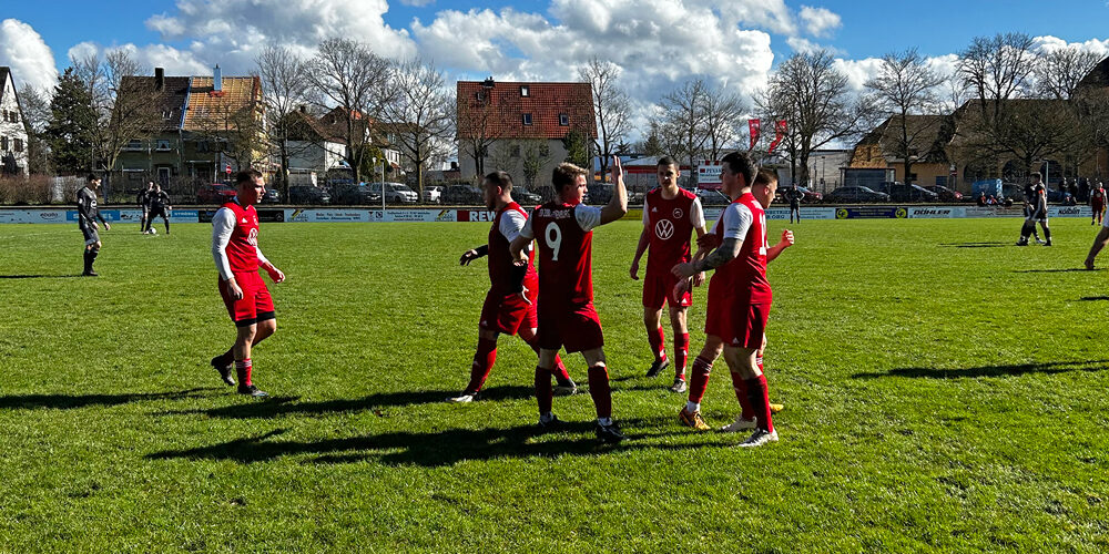 TSV2000_gegen_Marktbergel Jubel zur Führung durch Patrick Klenk.